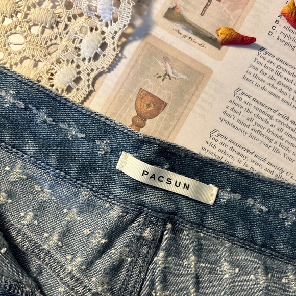 Pacsun distressed denim shorts - Picture 3 of 4